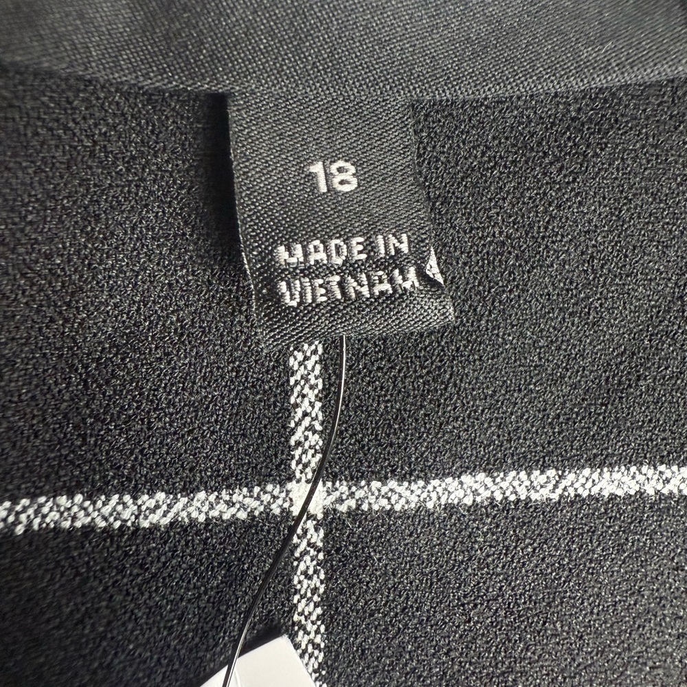 NWT Lane Bryant Black and White Plaid Blazer. Front zipper size 18 - Picture 8 of 11